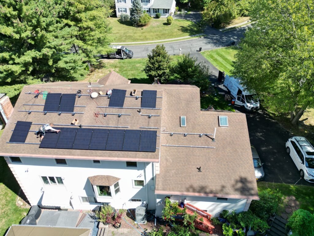 This home battery vs generator Long Island guide covers what homeowners compare most: runtime, cost, safety, upkeep and incentives. At SolarOPower, we design battery backup systems for homes in Nassau and Suffolk County.